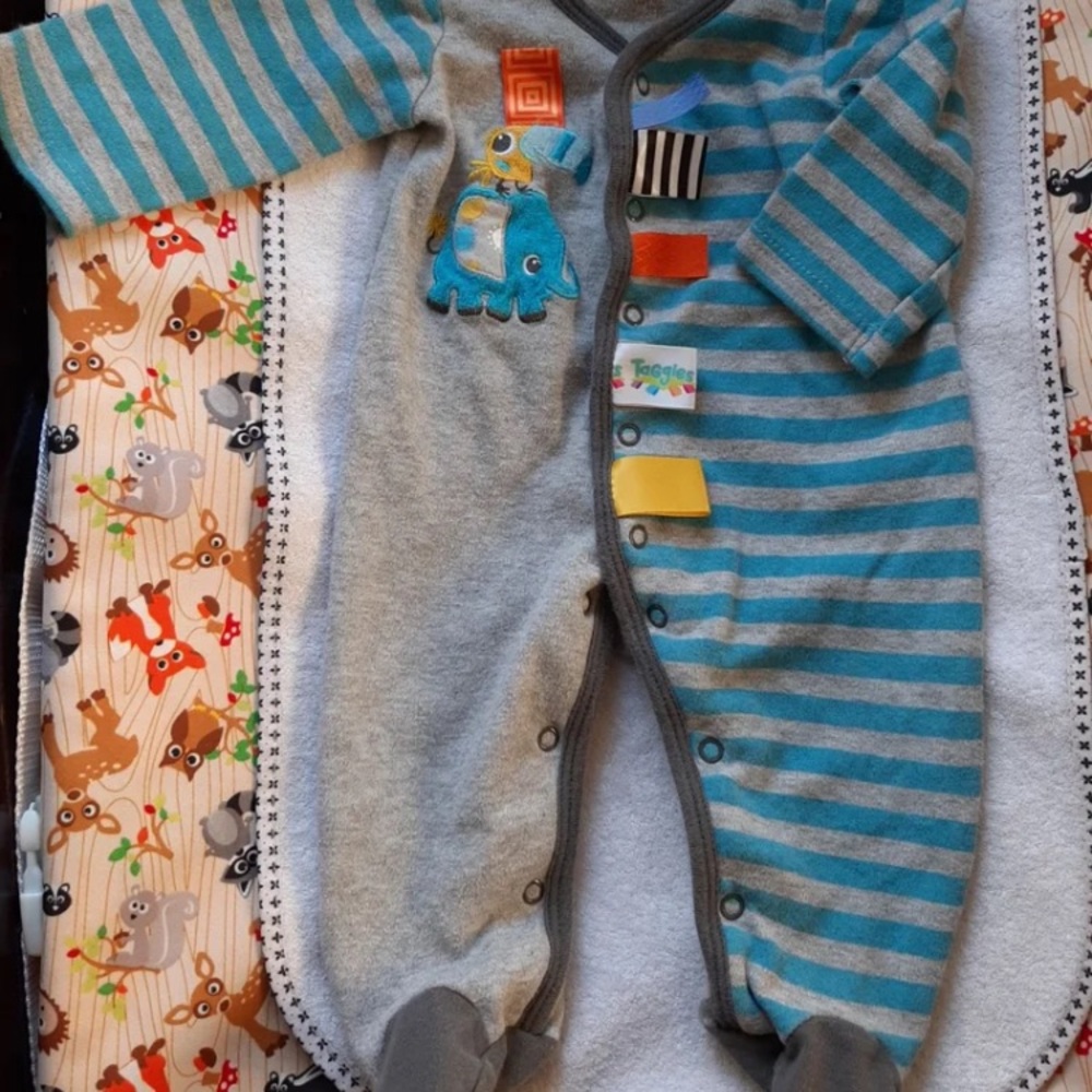 Taggies footie pj's onesie 3 month